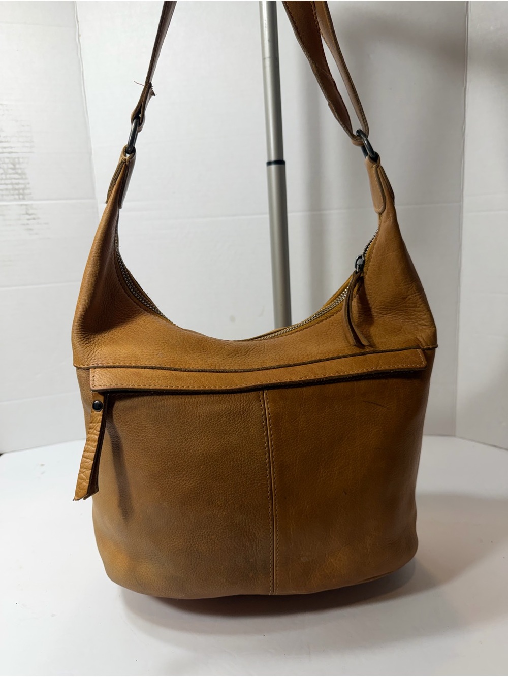 Latico USA  Tan Leather crossbody Bag - Picture 4 of 6